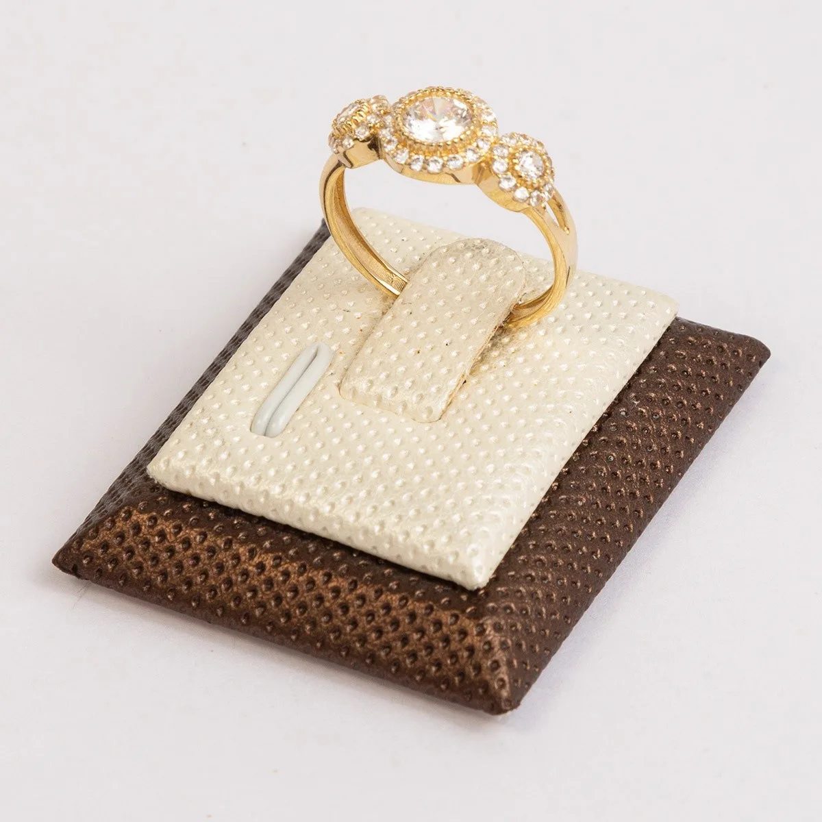Кольцо, золото, круглая оправа Vetta Jewellery 15